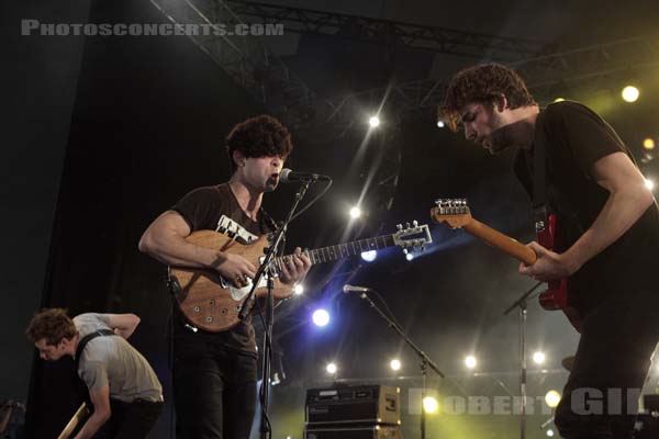 FOALS - 2008-07-06 - PARIS - Hippodrome de Longchamp - Yannis Philippakis - Jimmy Smith - Walter Gervers